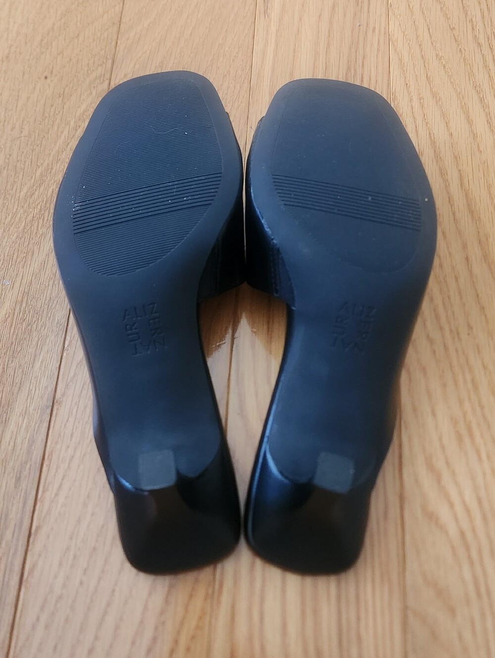 Naturalizer Leather Mules - Picture 4 of 7